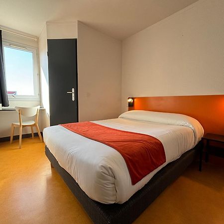 Face West Le Pontet Hotel Bagian luar foto