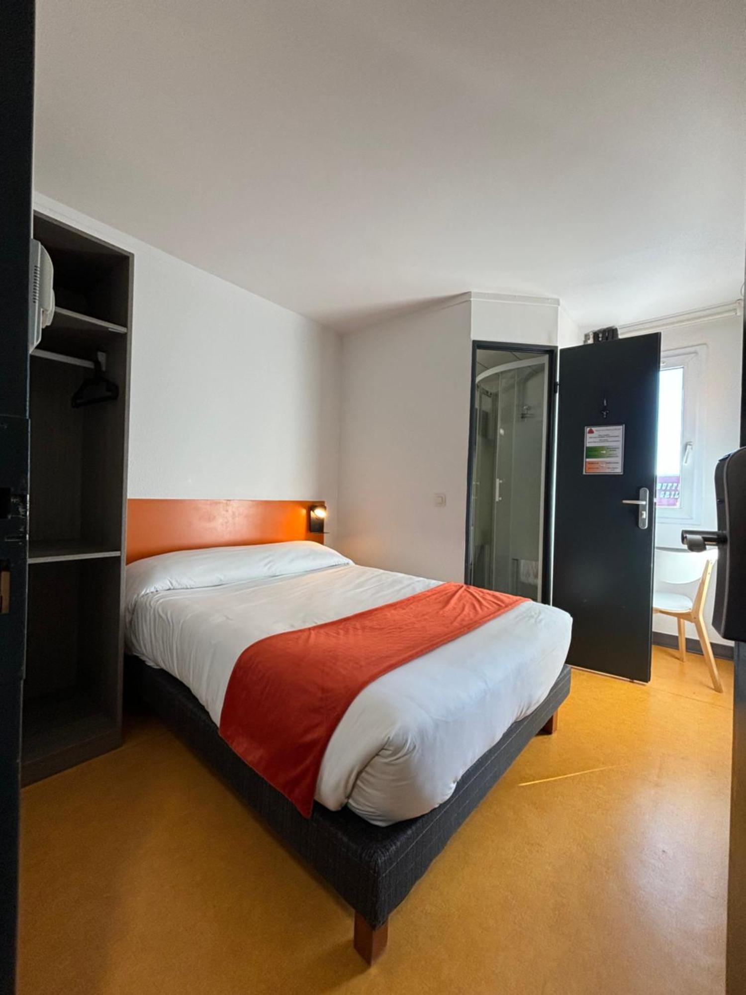 Face West Le Pontet Hotel Bagian luar foto