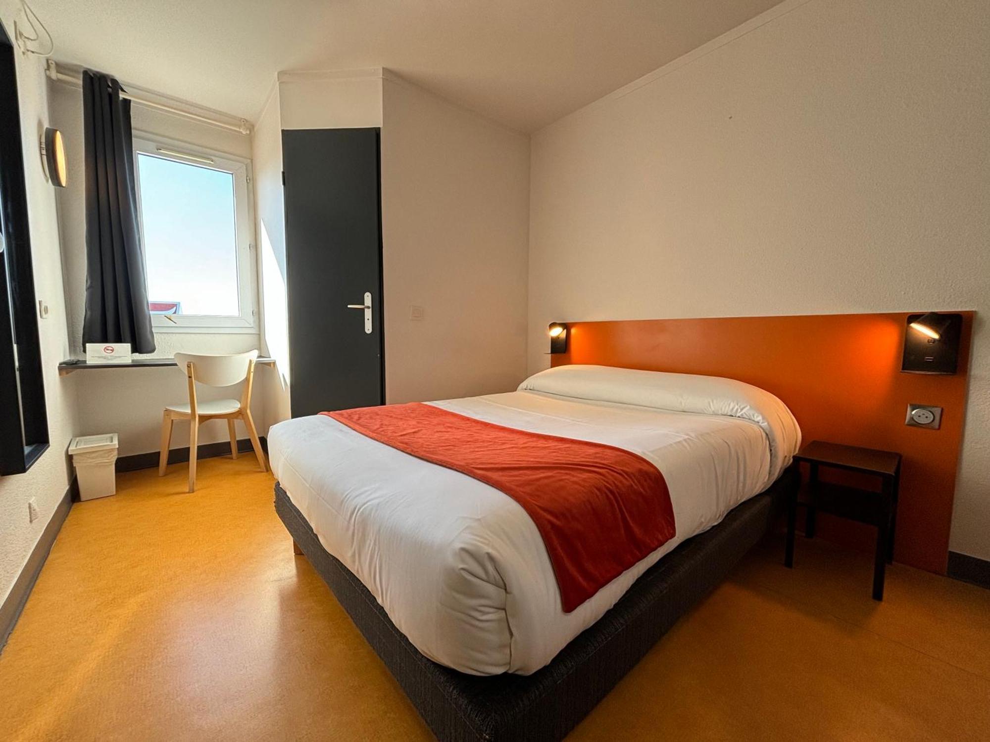 Face West Le Pontet Hotel Bagian luar foto