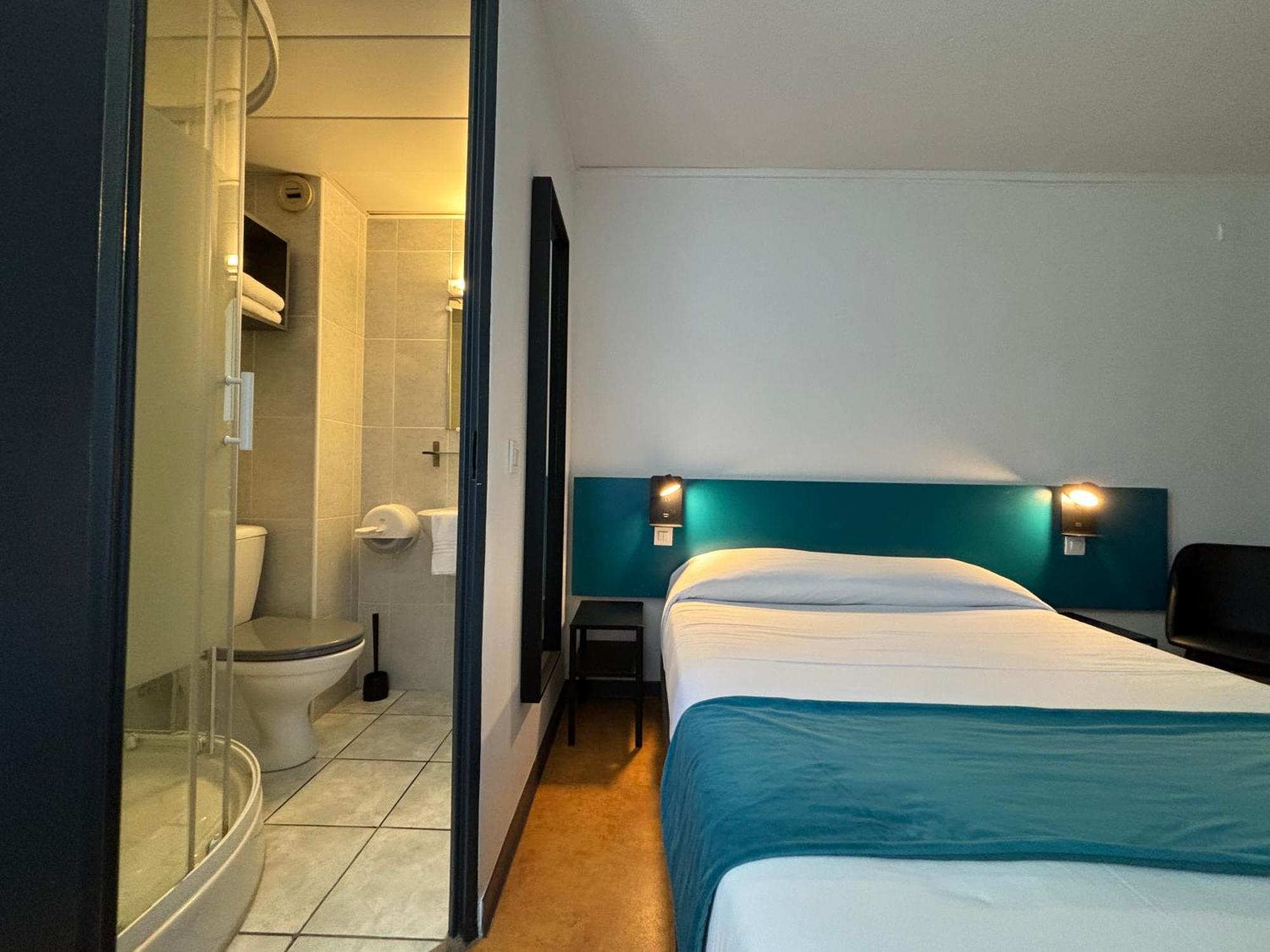 Face West Le Pontet Hotel Bagian luar foto