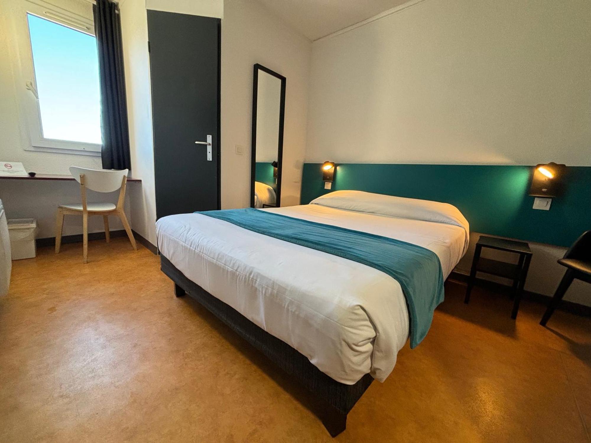 Face West Le Pontet Hotel Bagian luar foto
