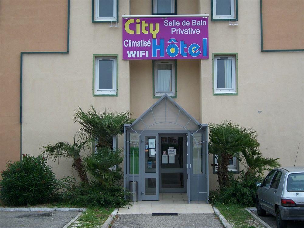 Face West Le Pontet Hotel Bagian luar foto
