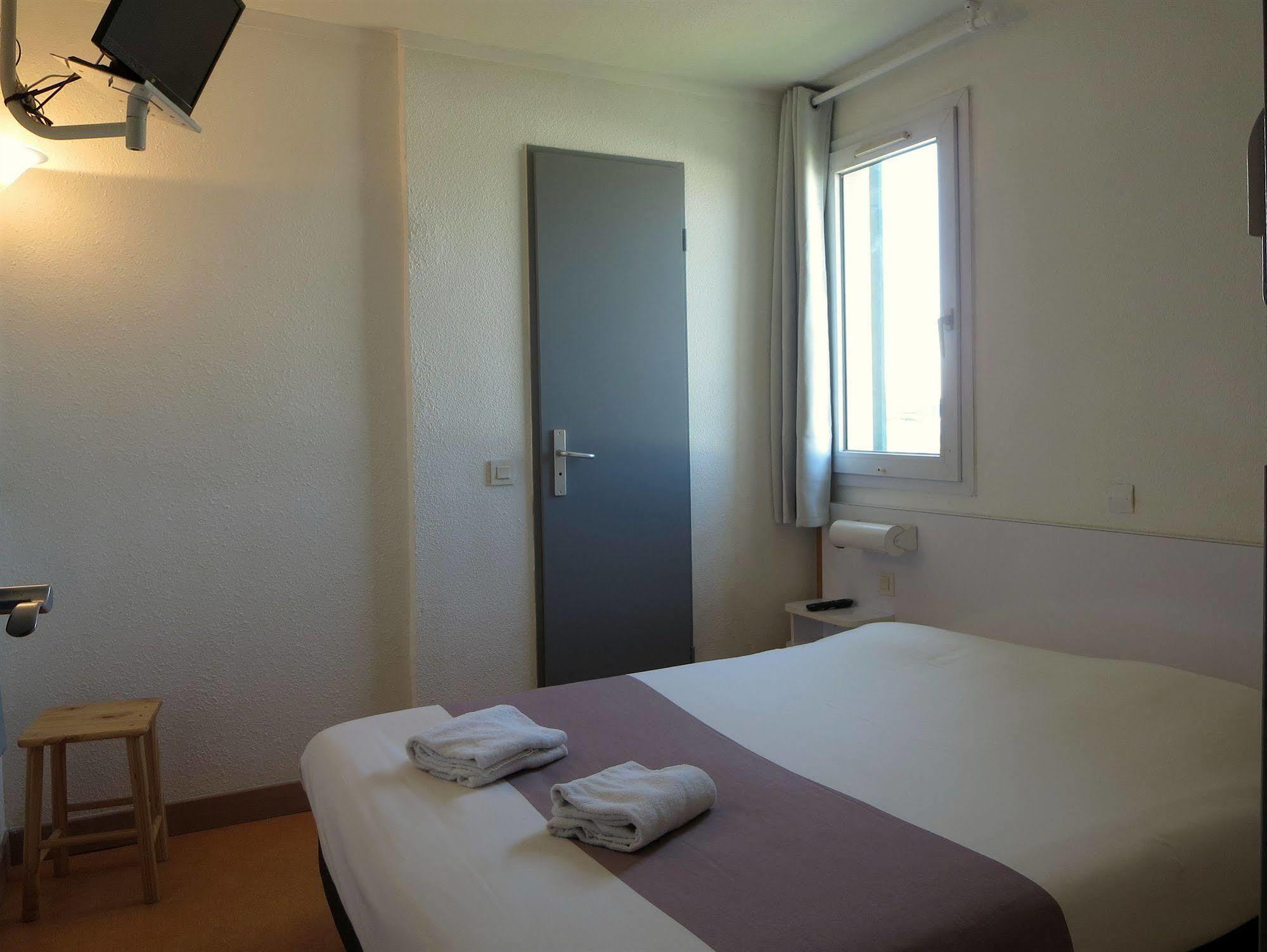 Face West Le Pontet Hotel Bagian luar foto