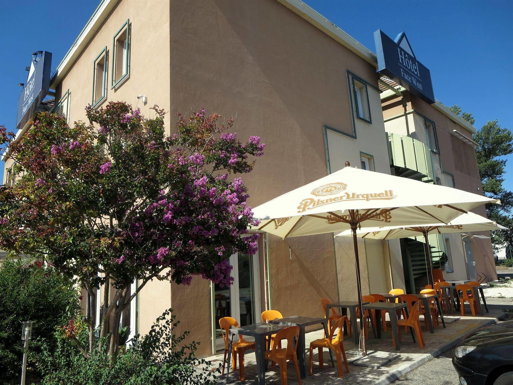 Face West Le Pontet Hotel Bagian luar foto