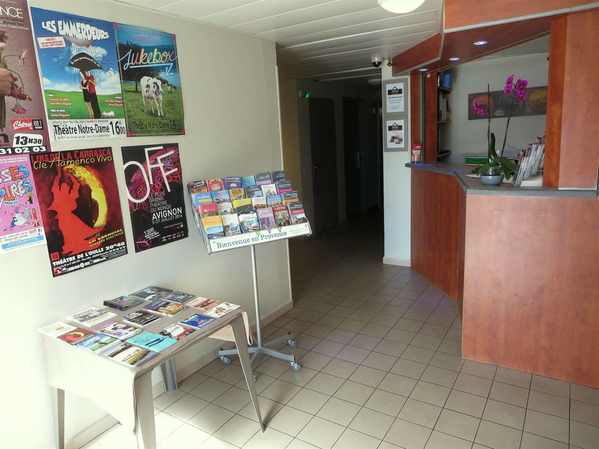 Face West Le Pontet Hotel Bagian luar foto