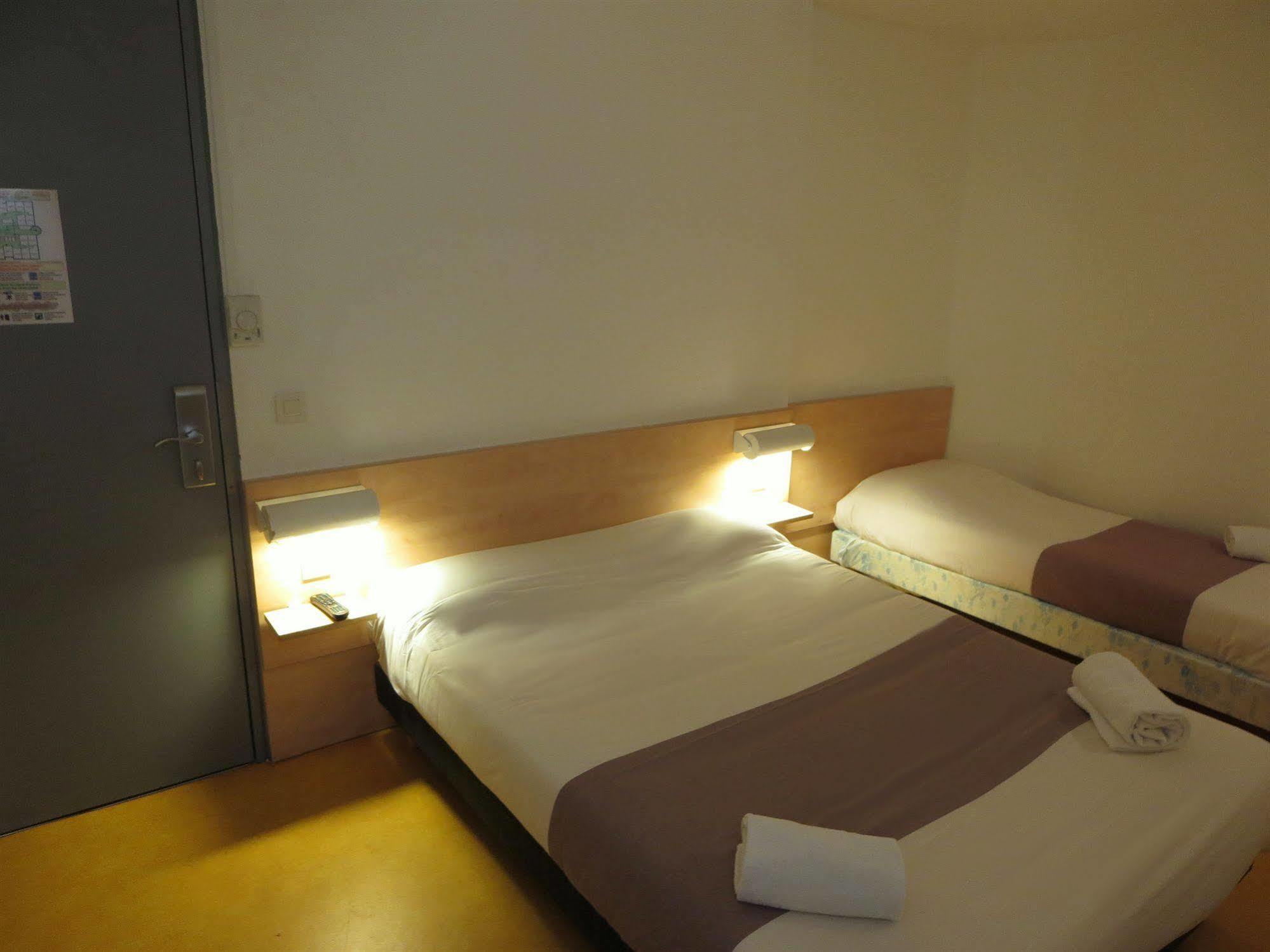Face West Le Pontet Hotel Bagian luar foto